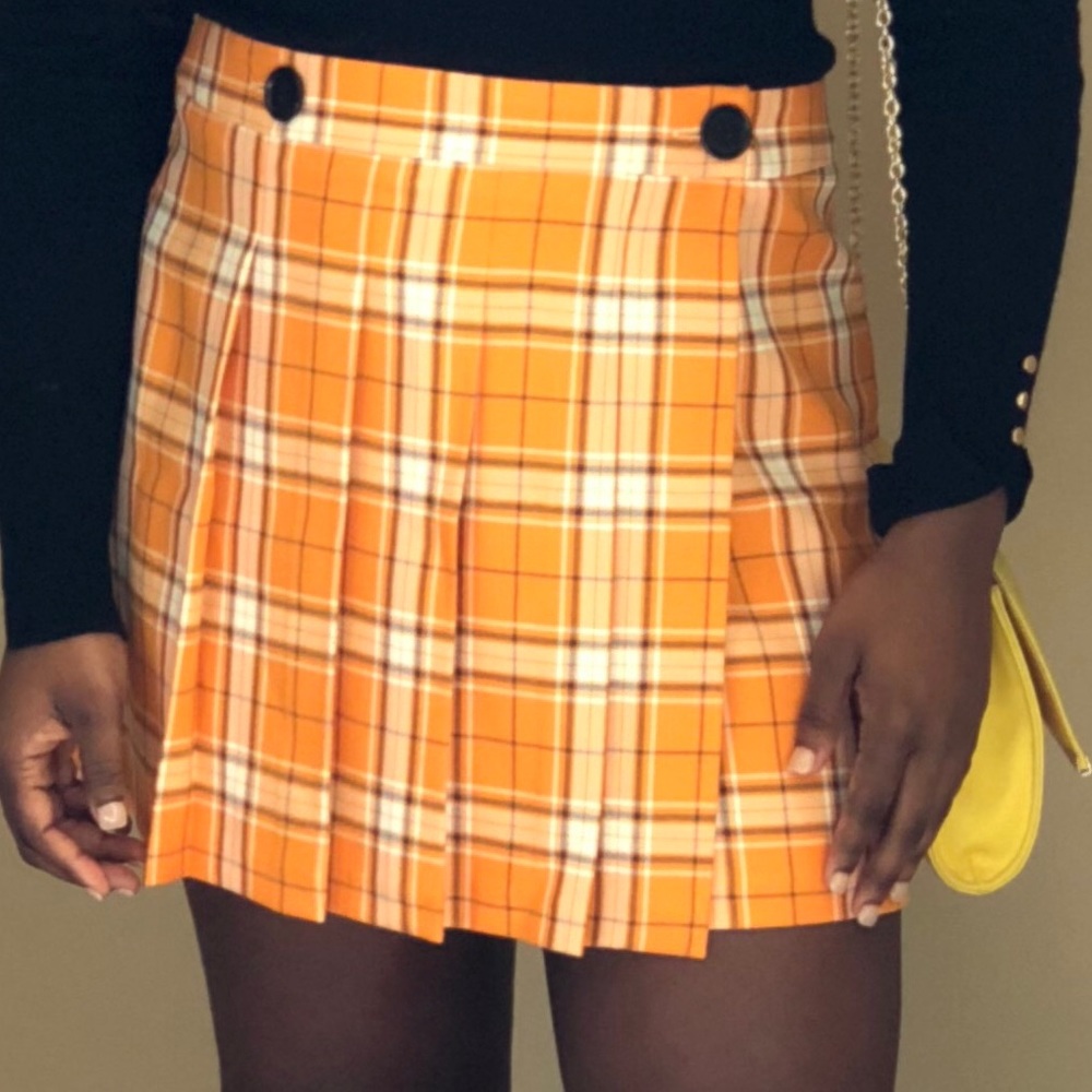 beautiful plaid skirt!